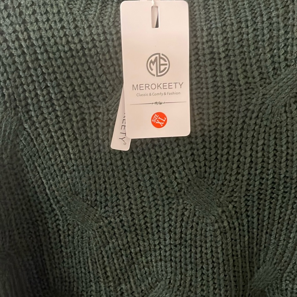 Women's Green Sweater - Picture 3 of 3